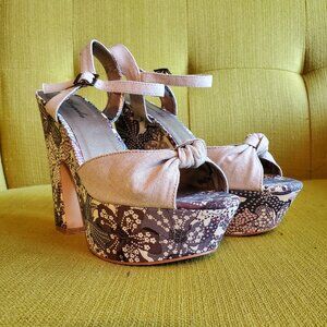Retro Angeles Floral Platform